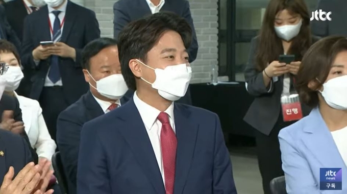 이준석 신임 국민의힘 당대표의 모습. <캡처사진=jtbc>
