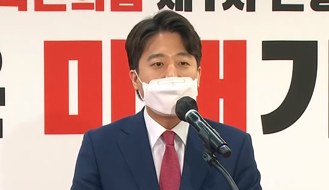 이 대표가 주요 원내정당 사상 최초로 30대 당대표로 당선됐다. <캡처사진=SBS>