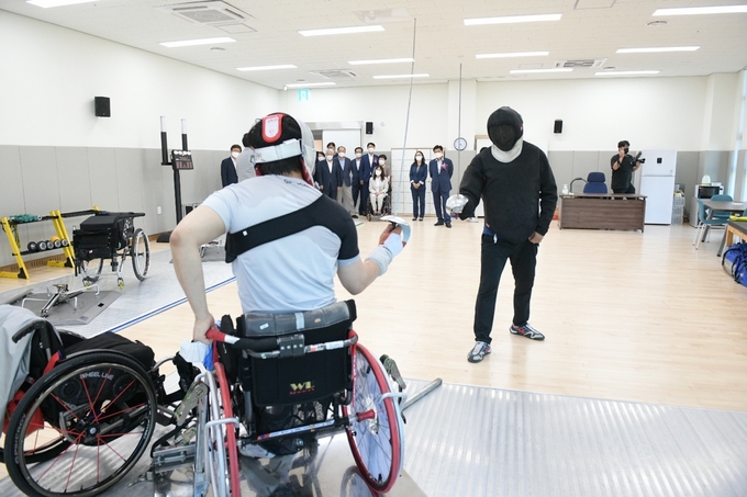 장애인 프로그램 '펜싱'. <사진=세종시 제공>