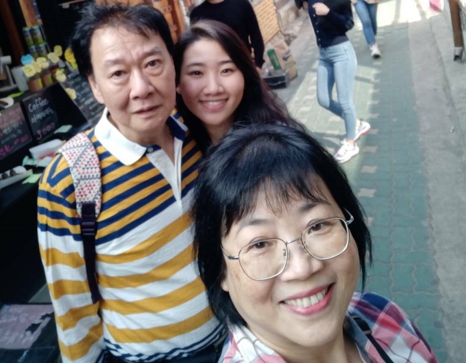 故 쩡이린씨와 쩡씨 부모의 모습. <사진=쩡이린의 친구 모임>