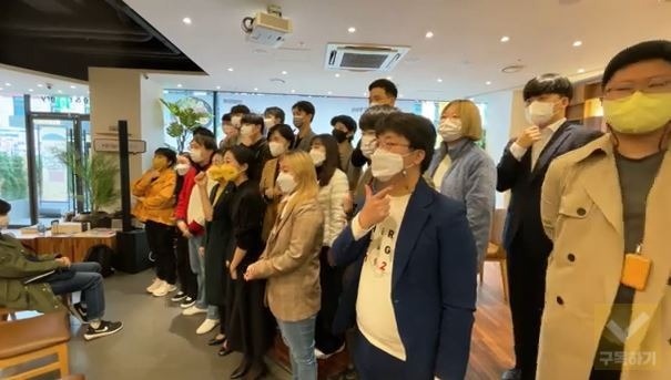 행사에서 기념사진을 촬영하고 있는 모습. <사진=정의당TV 캡처>