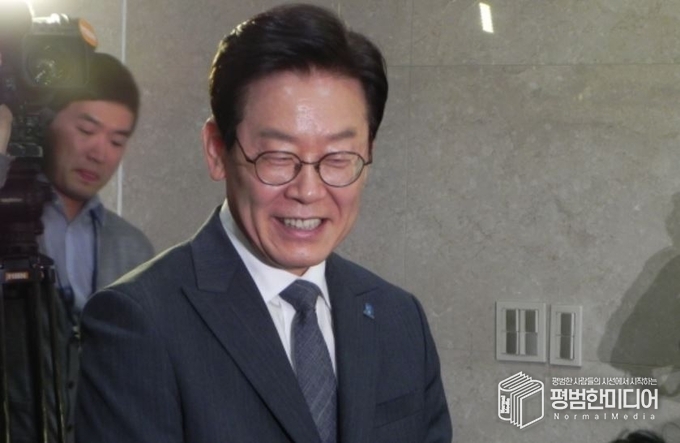 이 지사가 경기도지사 선거에 출마선언을 하기 위해 국회를 찾은 모습. <사진=박효영 기자>