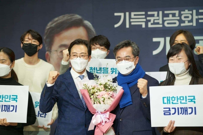 오 대표와 김 후보가 포즈를 취하고 있다. <사진=새로운물결>