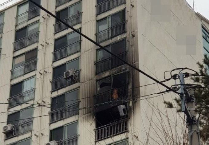화재가 발생한 아파트의 모습. <사진=대전대덕소방서>