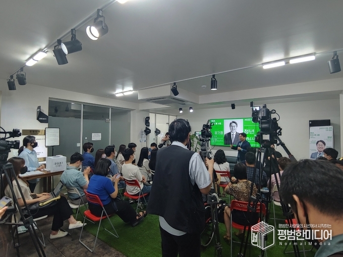 이날 청년센터에는 많은 사람들이 모였다. <사진=윤동욱 기자>
