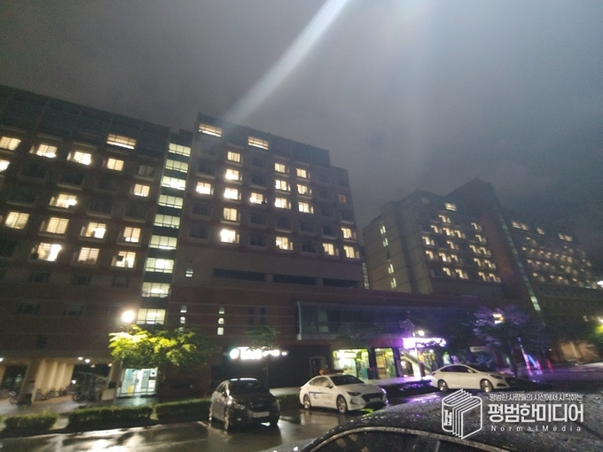 사고가 발생한 전남대 기숙사의 모습. <사진=윤동욱 기자>