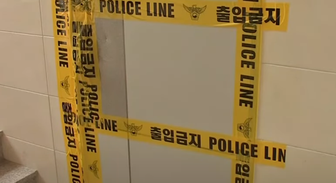 사건이 발생한 빌라의 대문. <사진=MBN 캡처>