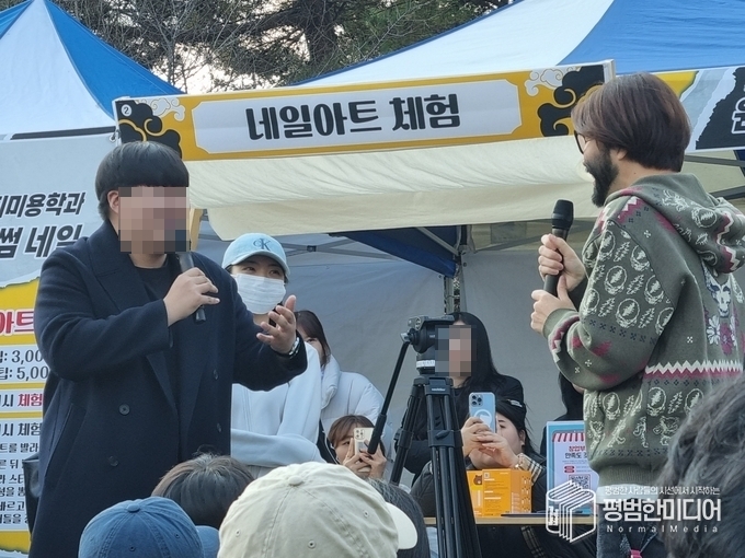 청중과 질의응답을 하고 있는 모습. <사진=박효영 기자>