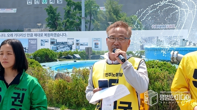 윤영대 광주전남이주노동자인권네트워크 집행위원장(가운데)의 모습. <사진=윤동욱 기자>