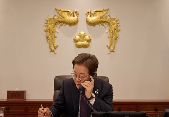 이재명 대통령은 윤석열 전 대통령의 패착을 반면교사 삼아 국정을 잘 이끌어나갈 수 있을지 주목된다. <사진=대통령실>