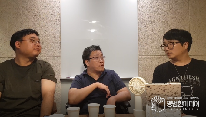 윤동욱 기자, 박성준 센터장, 박효영 기자의 모습. <사진=정회민 크루>