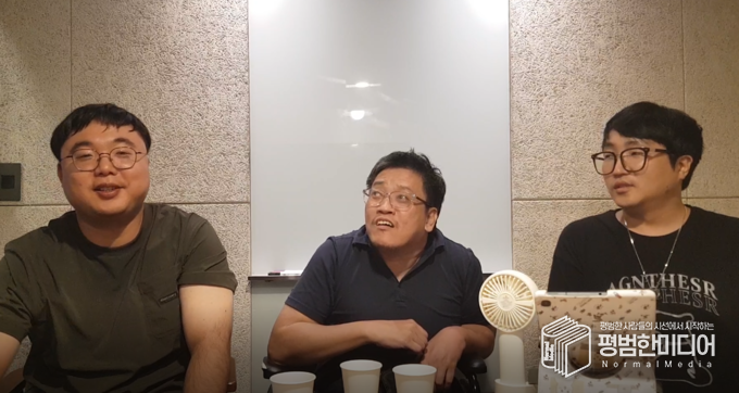 윤동욱 기자, 박성준 센터장, 박효영 기자의 모습. <사진=정회민 크루>