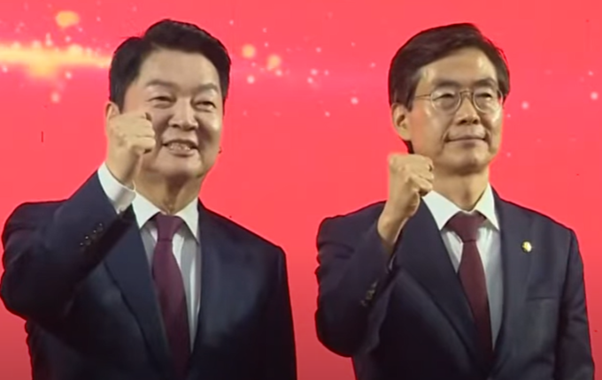 현재 국민의힘 전당대회에서 찬탄파 2인으로 불리고 있는 안철수 의원과 조경태 의원의 모습. 과연 2인이 한동훈 전 대표의 당부대로 단일화를 이뤄낼 수 있을지 주목된다. <사진=MBN 캡처>