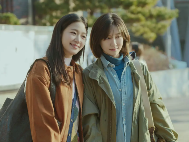 은중과 상연의 모습. 김고은 배우와 박지현 배우가 각각 맡았다. <사진=넷플릭스 캡처>