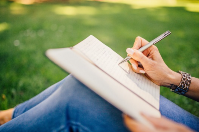 “소설 쓸 때 주제나 메시지를 생각하지 않는다”